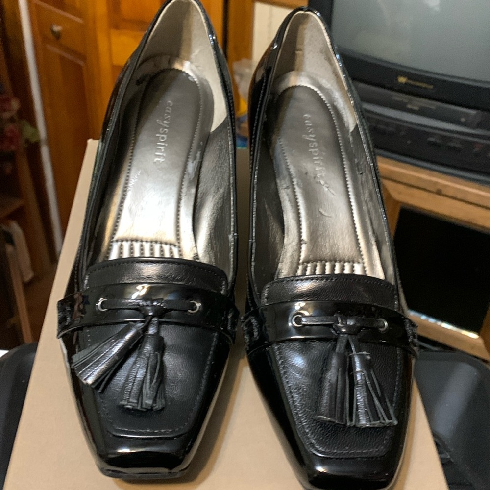 Women’s Easy Spirit black patent leather 2 1/2” heels